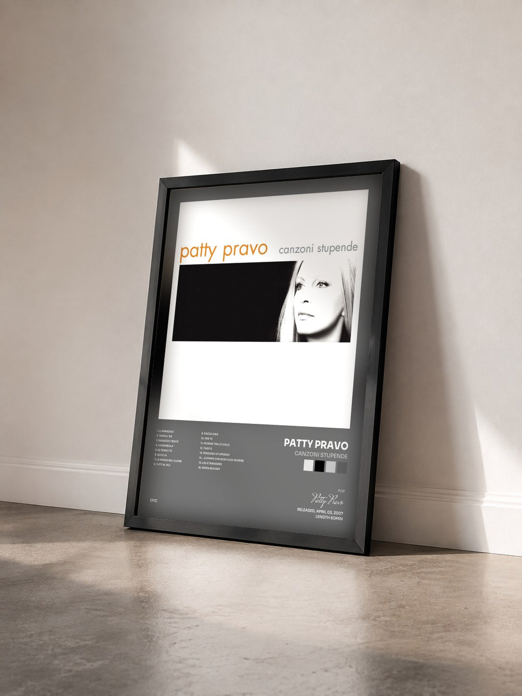 #noir Tableau de l'album Canzoni Stupende de Patty Pravo vu de trois quarts, cadre noir