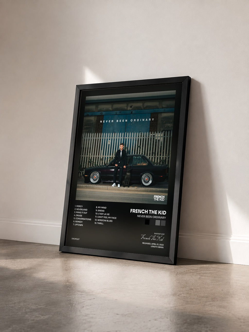#noir Tableau de l'album Never Been Ordinary de French The Kid vu de trois quarts, cadre noir