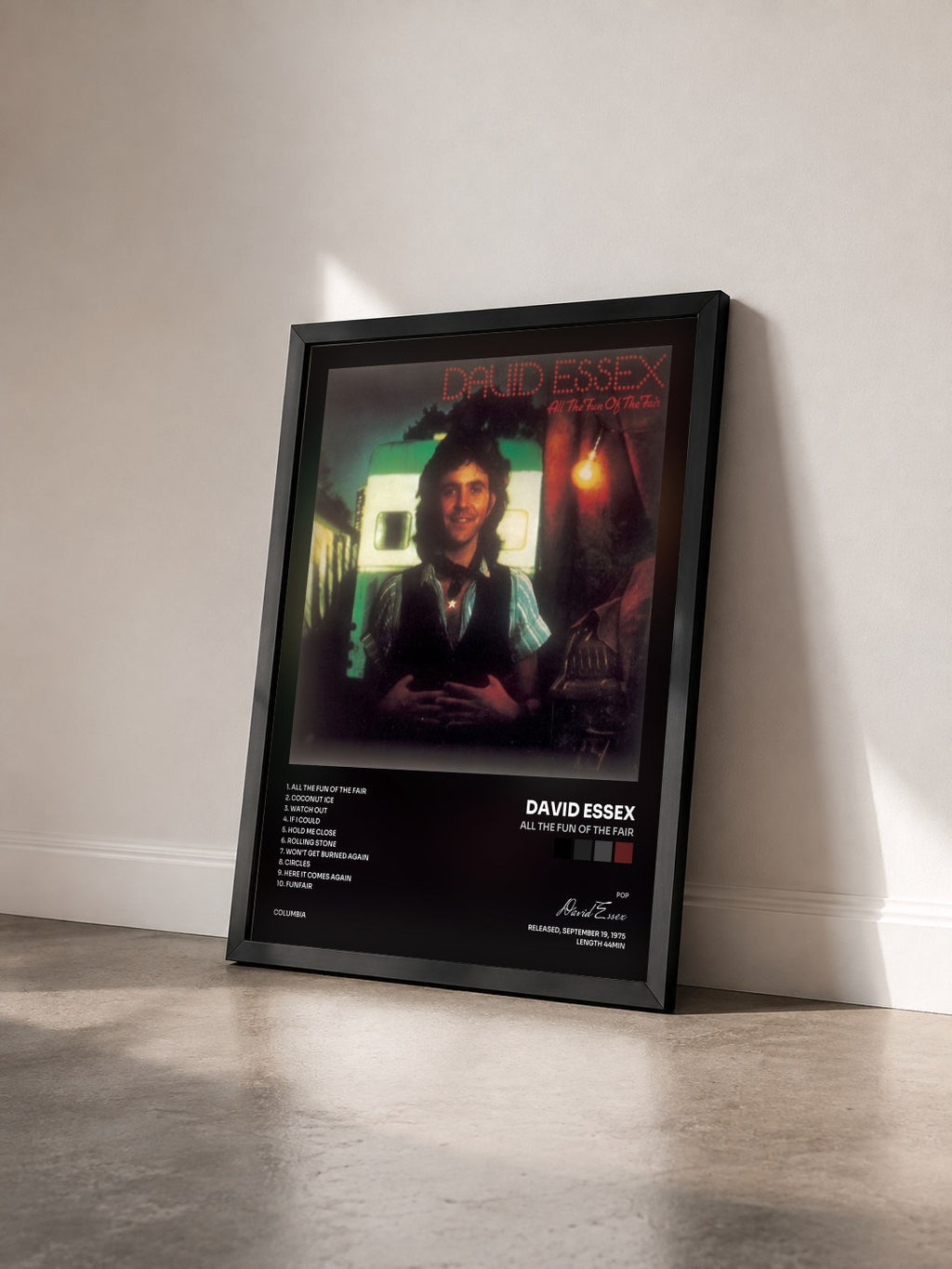 #noir Tableau de l'album ALL THE FUN OF THE FAIR de David Essex vu de trois quarts, cadre noir