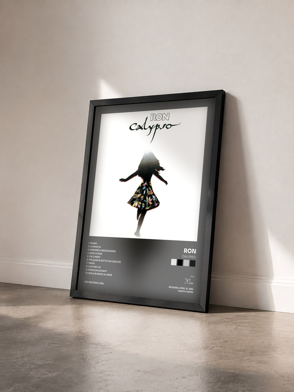 #noir Tableau de l'album Calypso de Ron vu de trois quarts, cadre noir