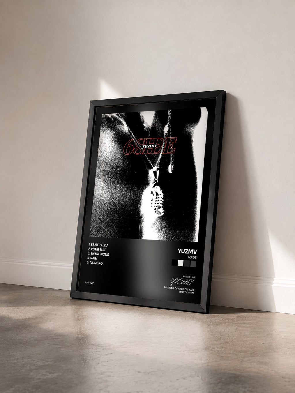 #noir Tableau de l'album 6side de YUZMV vu de trois quarts, cadre noir