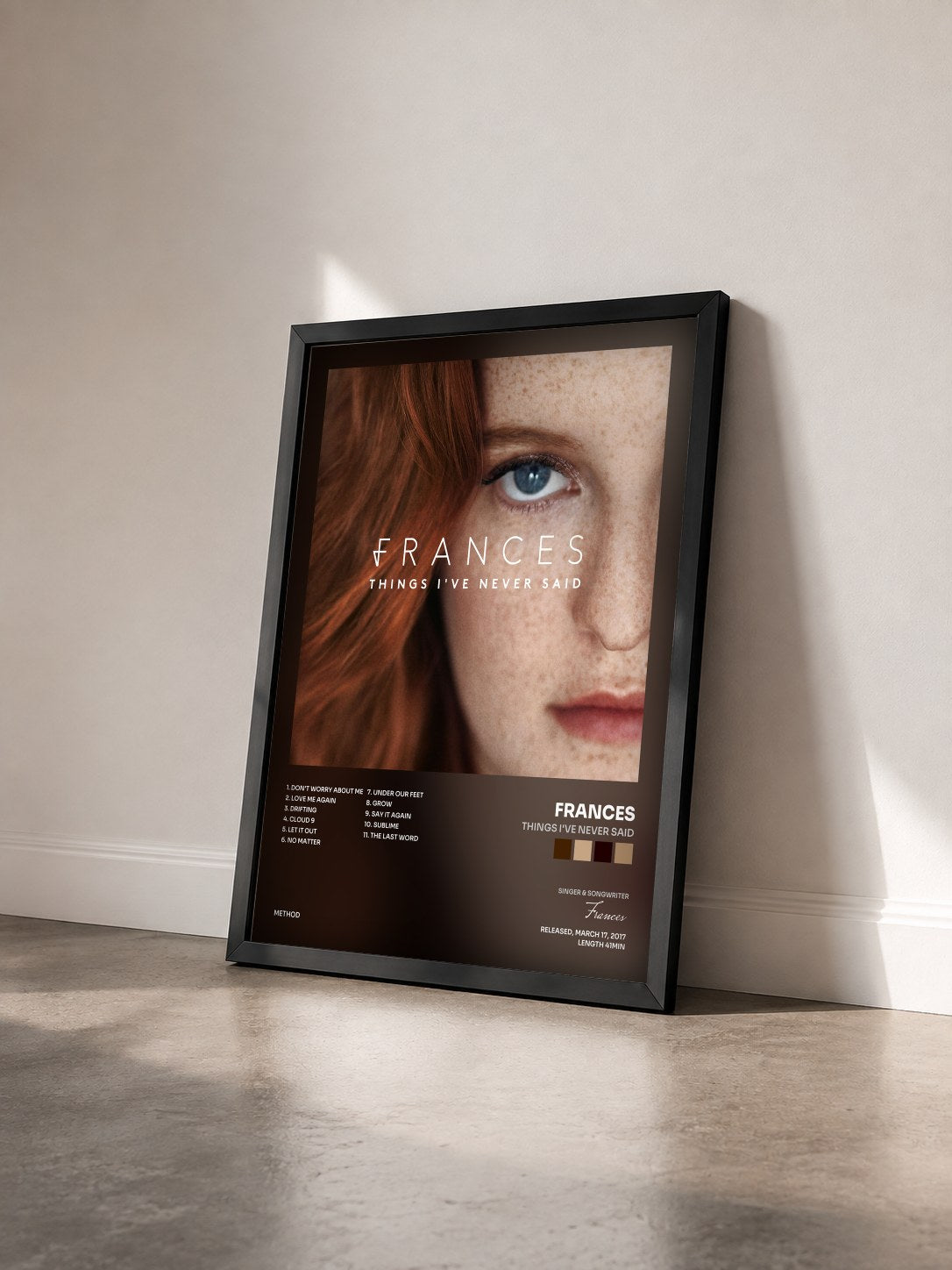 #noir Tableau de l'album Things I've Never Said de Frances vu de trois quarts, cadre noir