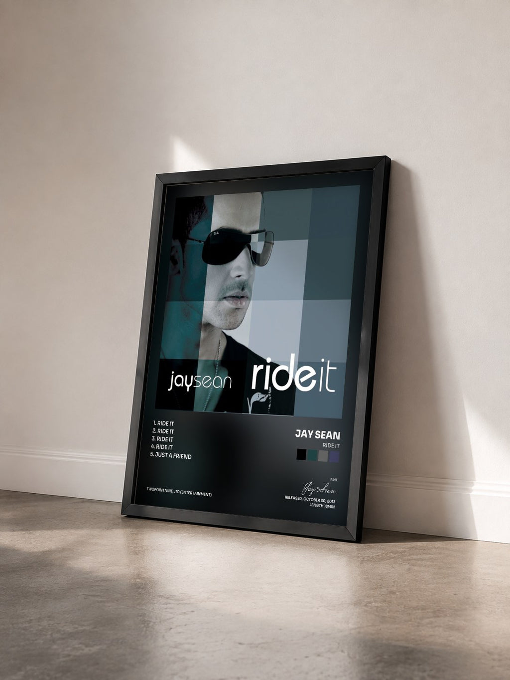 #noir Tableau de l'album Ride It de Jay Sean vu de trois quarts, cadre noir