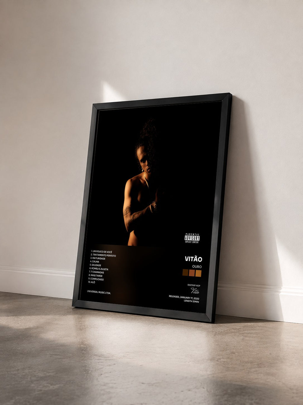 #noir Tableau de l'album Ouro de Vitão vu de trois quarts, cadre noir