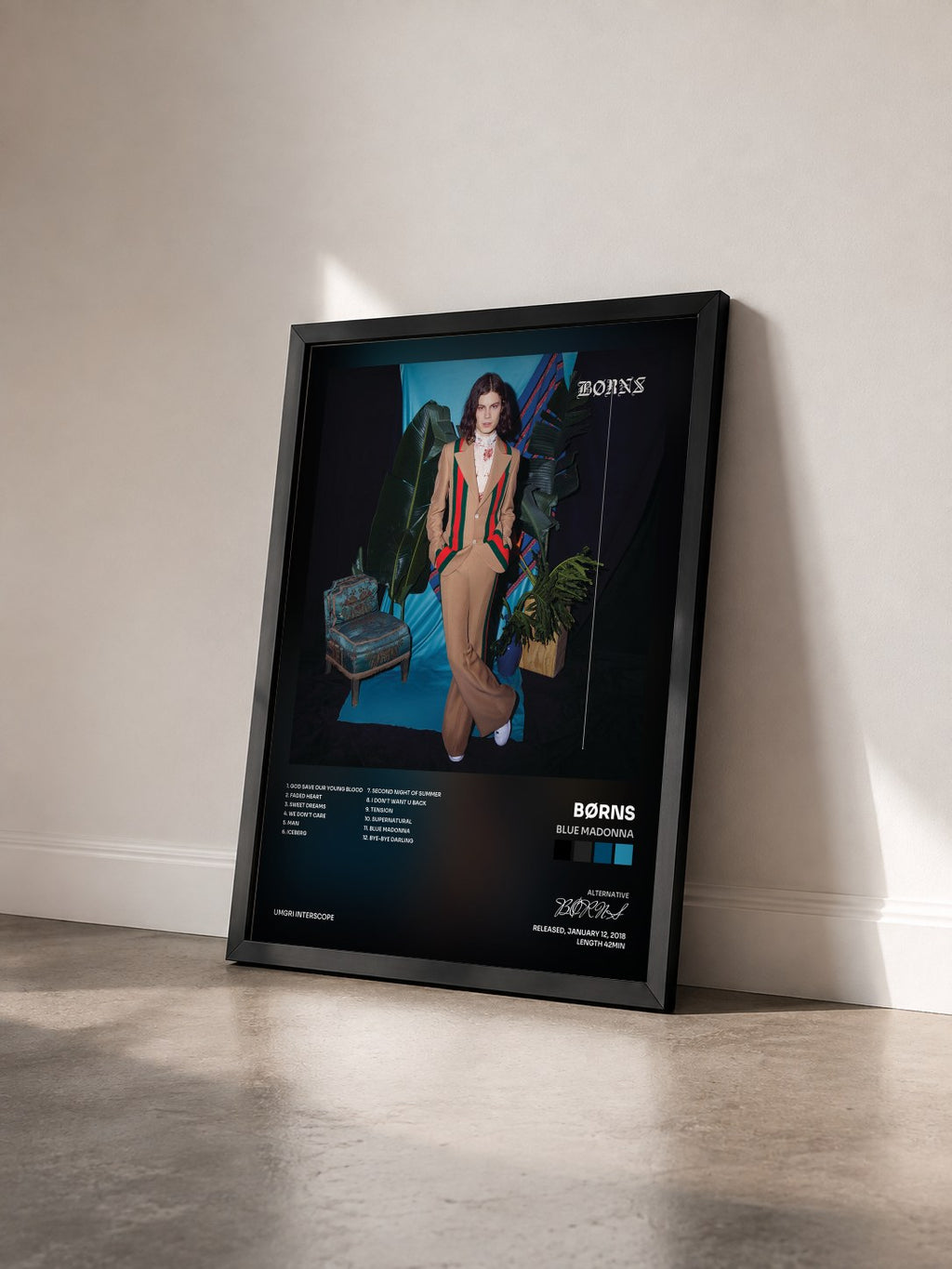 #noir Tableau de l'album Blue Madonna de BØRNS vu de trois quarts, cadre noir