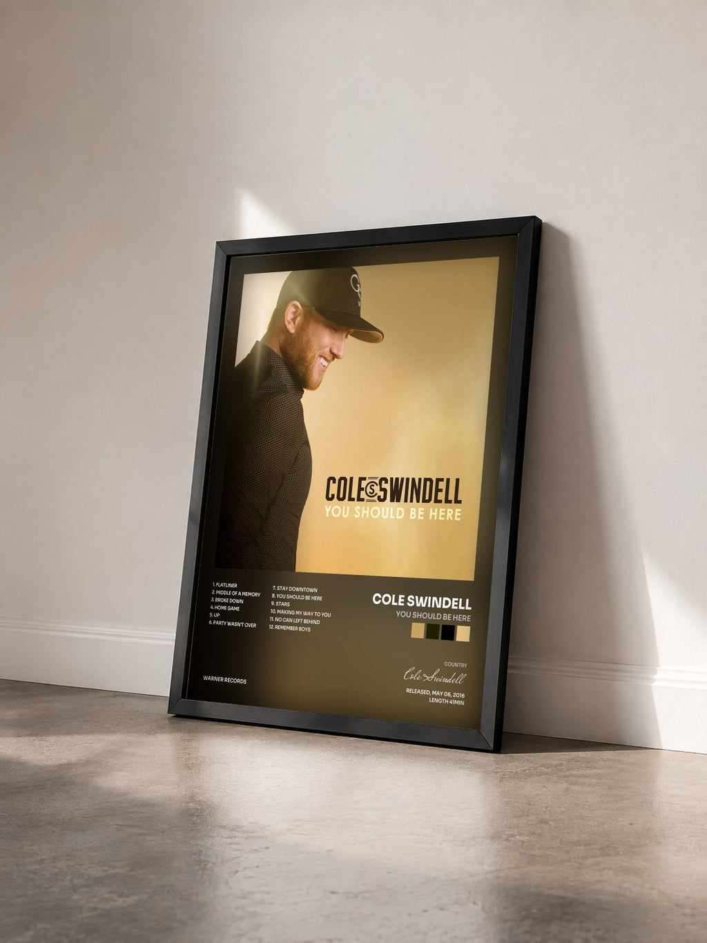 #noir Tableau de l'album You Should Be Here de Cole Swindell vu de trois quarts, cadre noir