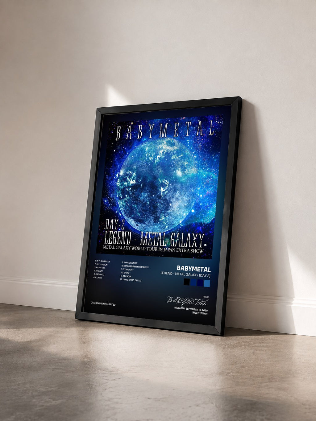 #noir Tableau de l'album LEGEND – METAL GALAXY [DAY 2] de BABYMETAL vu de trois quarts, cadre noir