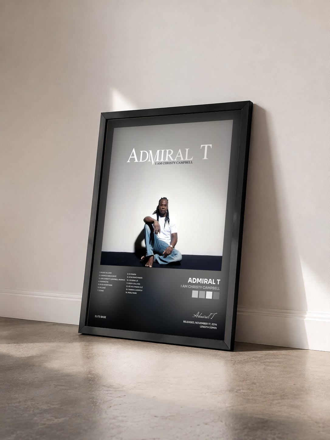 #noir Tableau de l'album I Am Christy Campbell de Admiral T vu de trois quarts, cadre noir