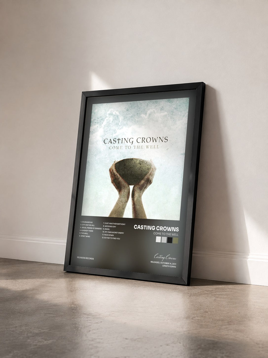 #noir Tableau de l'album Come To The Well de Casting Crowns vu de trois quarts, cadre noir