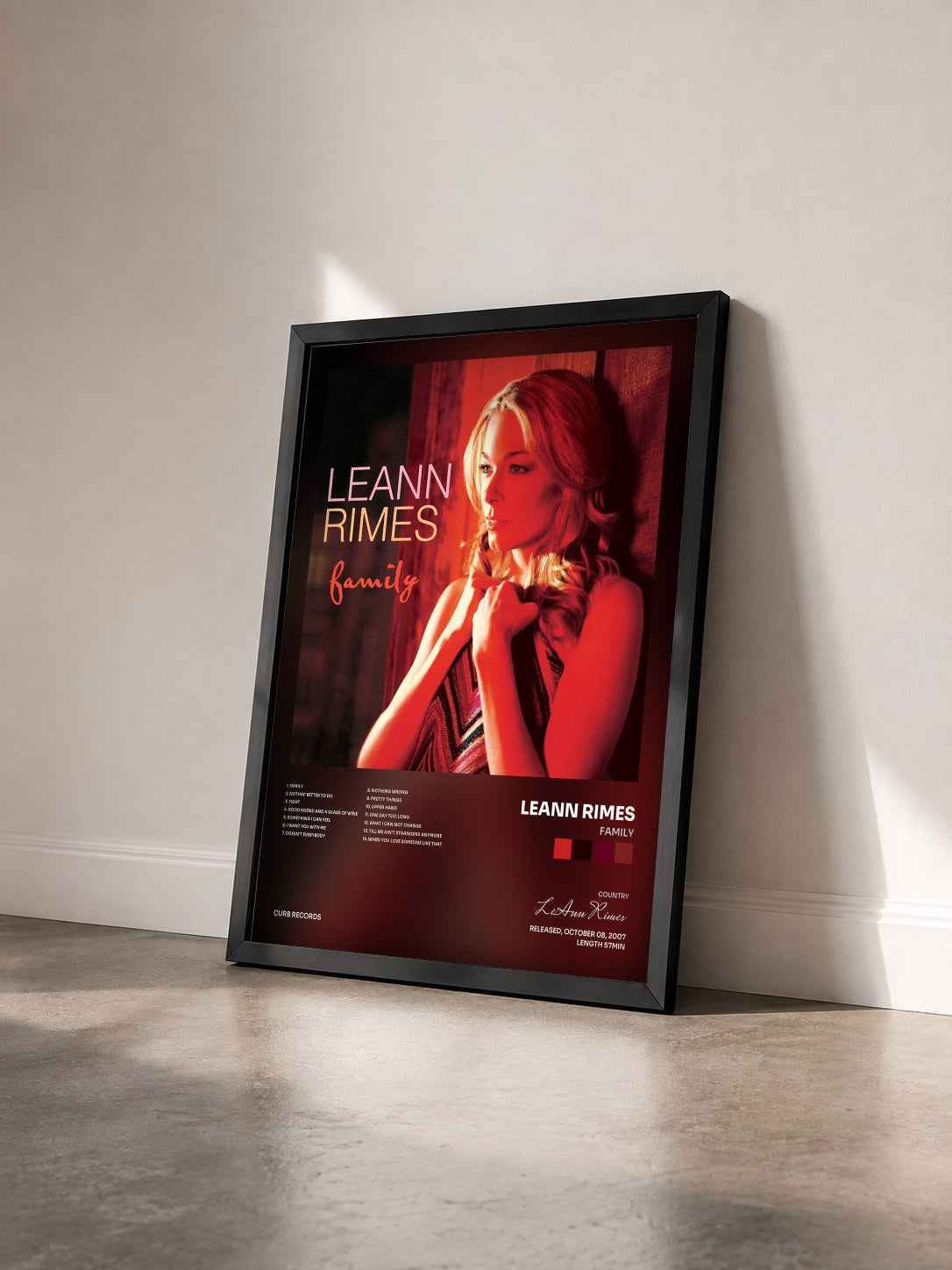 #noir Tableau de l'album Family de LeAnn Rimes vu de trois quarts, cadre noir