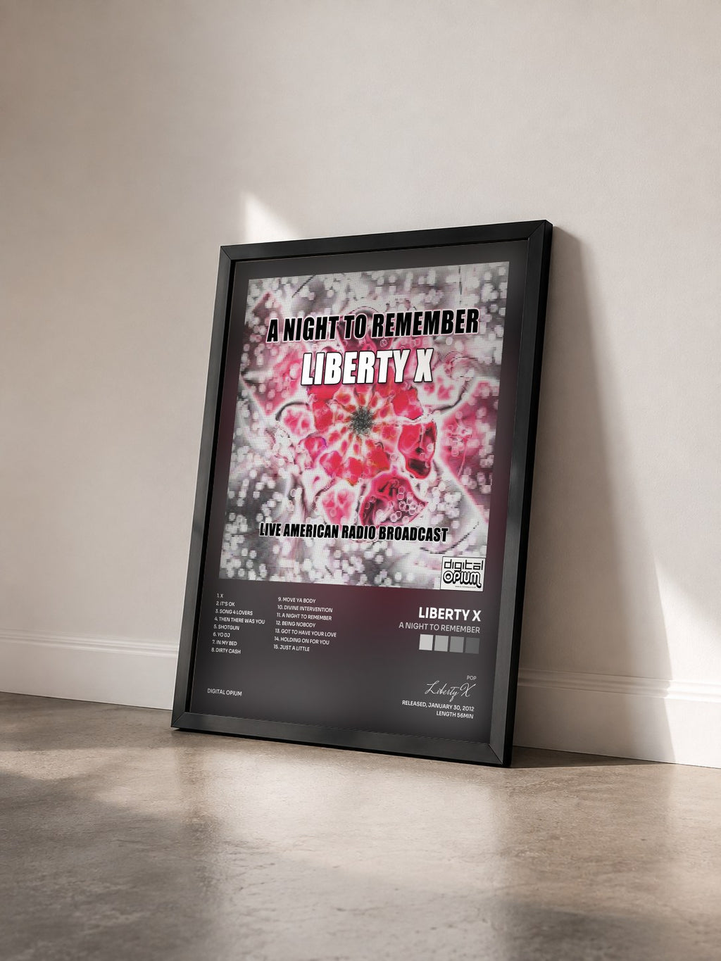 #noir Tableau de l'album A Night To Remember de Liberty X vu de trois quarts, cadre noir