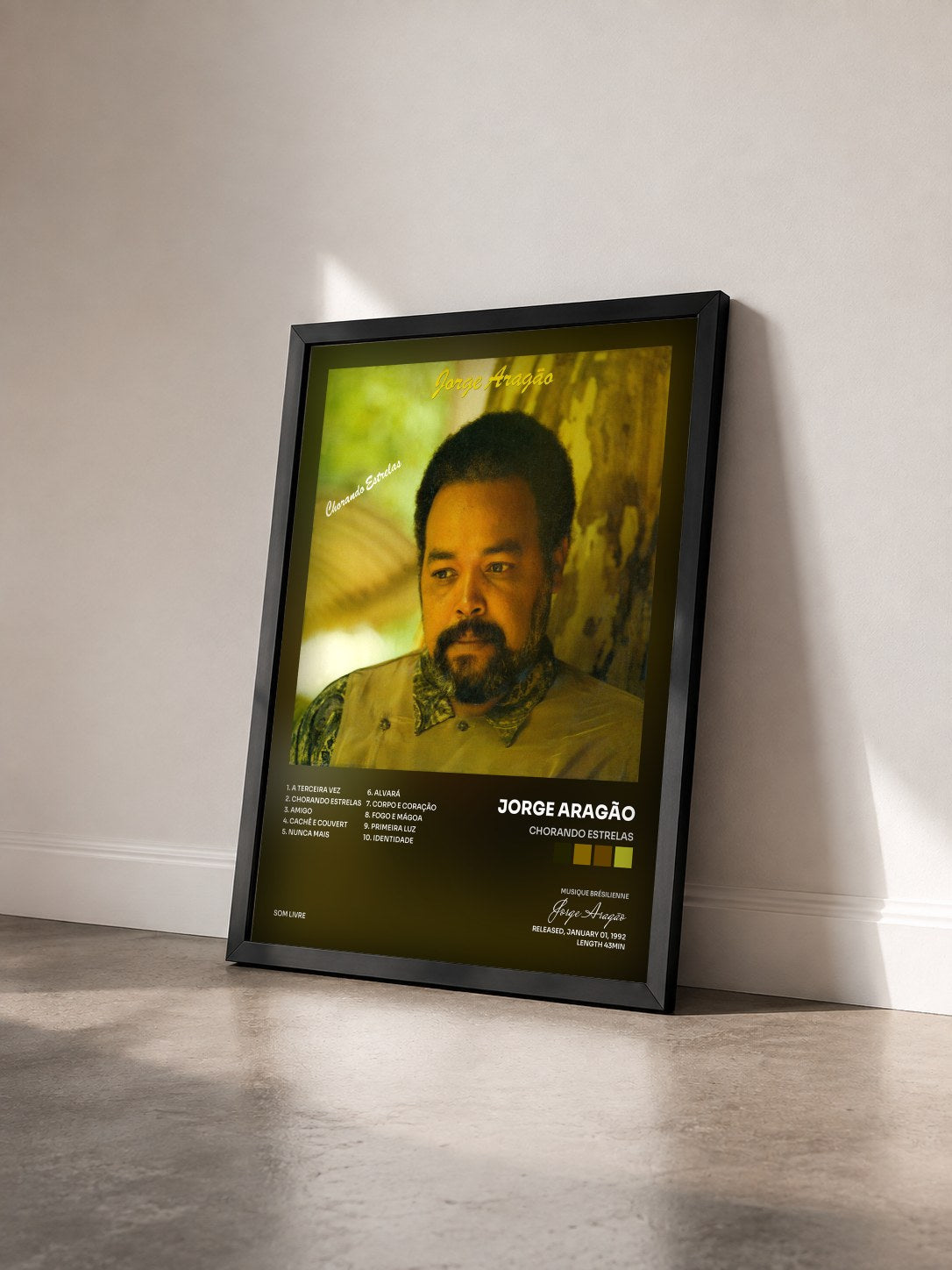 #noir Tableau de l'album Chorando Estrelas de Jorge Aragão vu de trois quarts, cadre noir