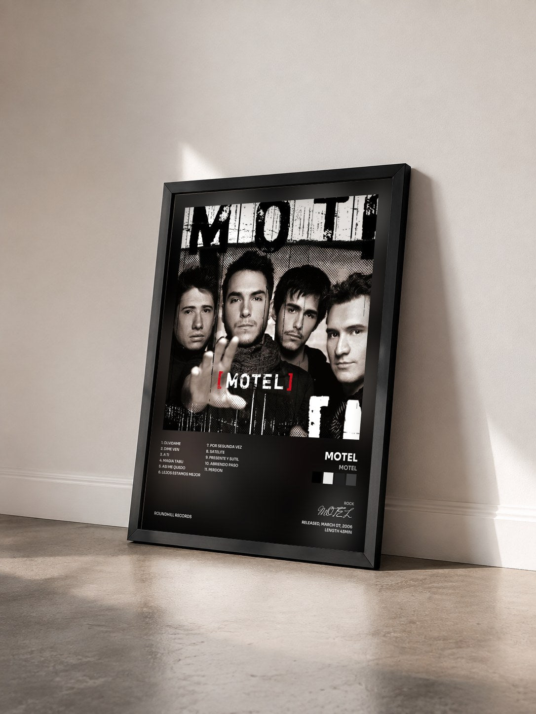#noir Tableau de l'album Motel de MOTEL vu de trois quarts, cadre noir