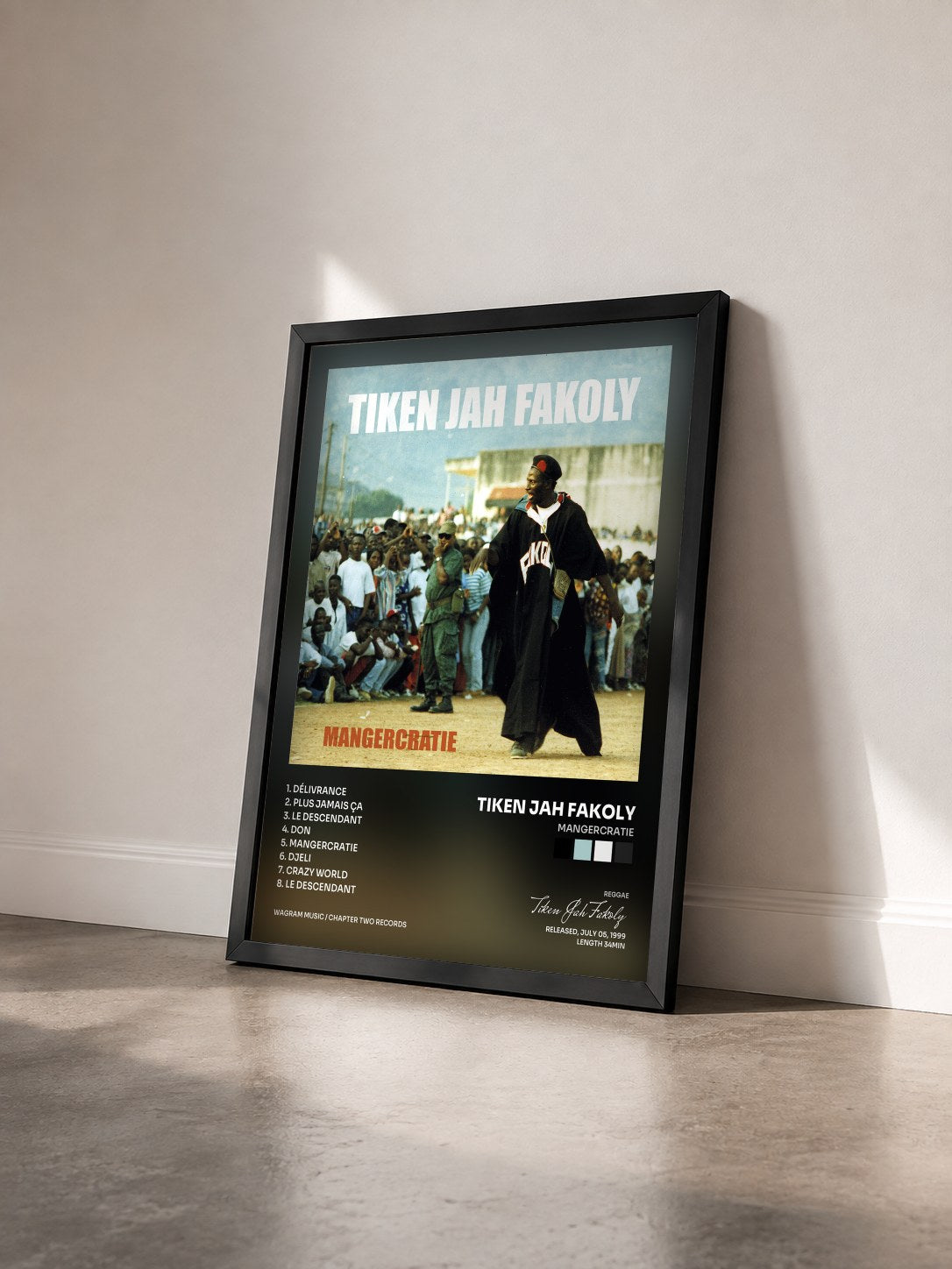 #noir Tableau de l'album Mangercratie de Tiken Jah Fakoly vu de trois quarts, cadre noir