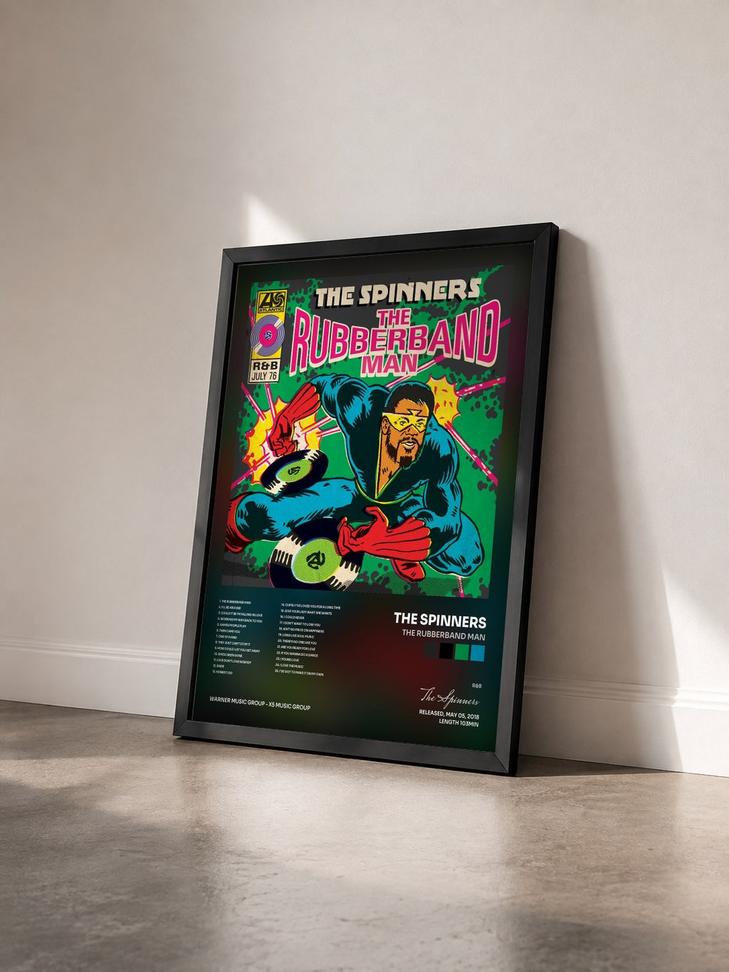 #noir Tableau de l'album The Rubberband Man de The Spinners vu de trois quarts, cadre noir
