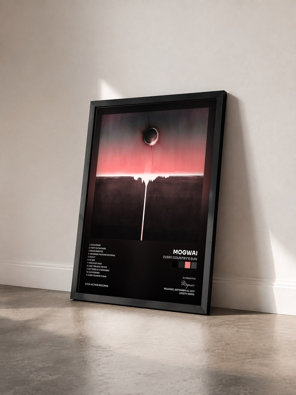 #noir Tableau de l'album Every Country's Sun de Mogwai vu de trois quarts, cadre noir