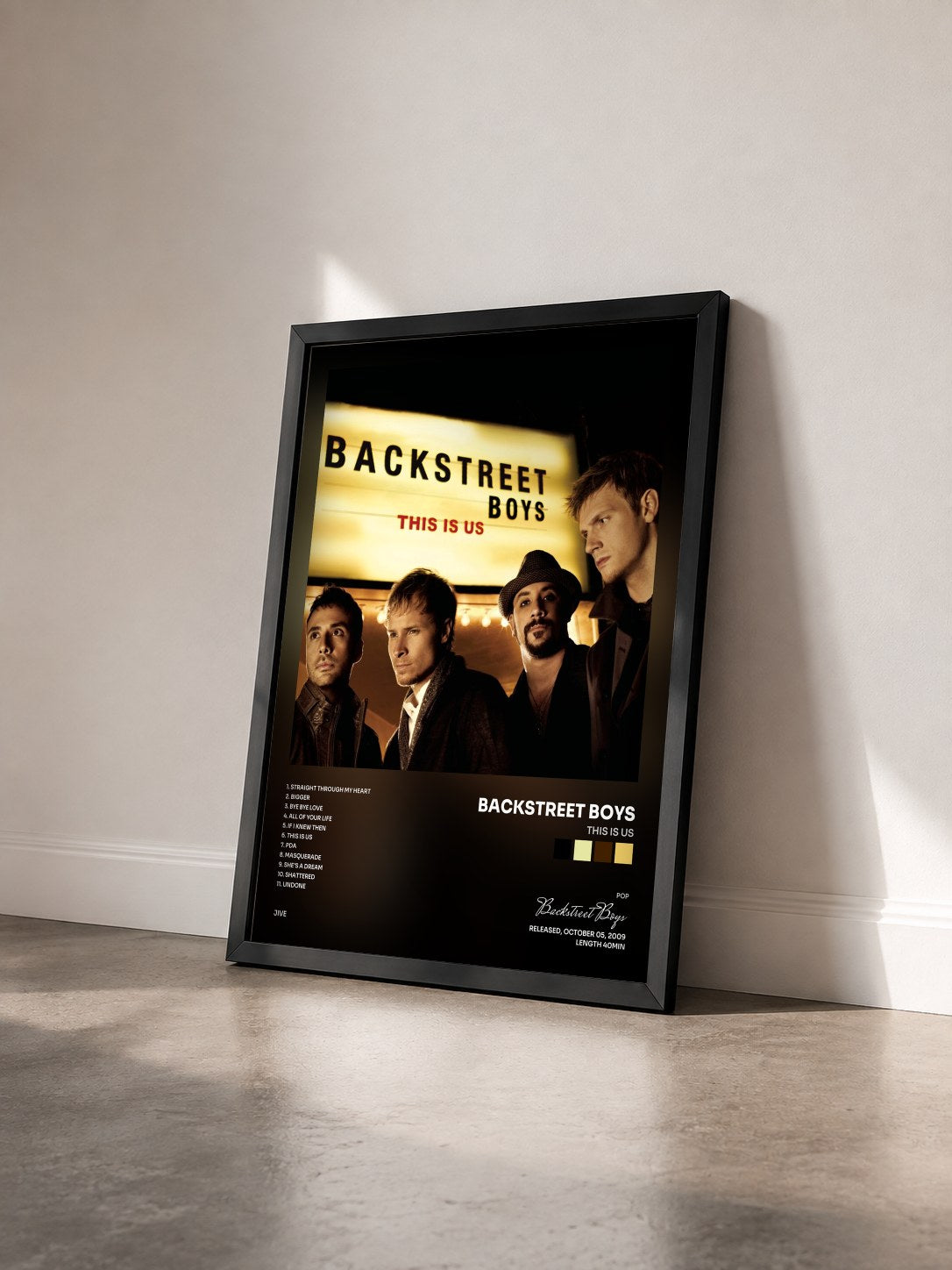 #noir Tableau de l'album This Is Us de Backstreet Boys vu de trois quarts, cadre noir