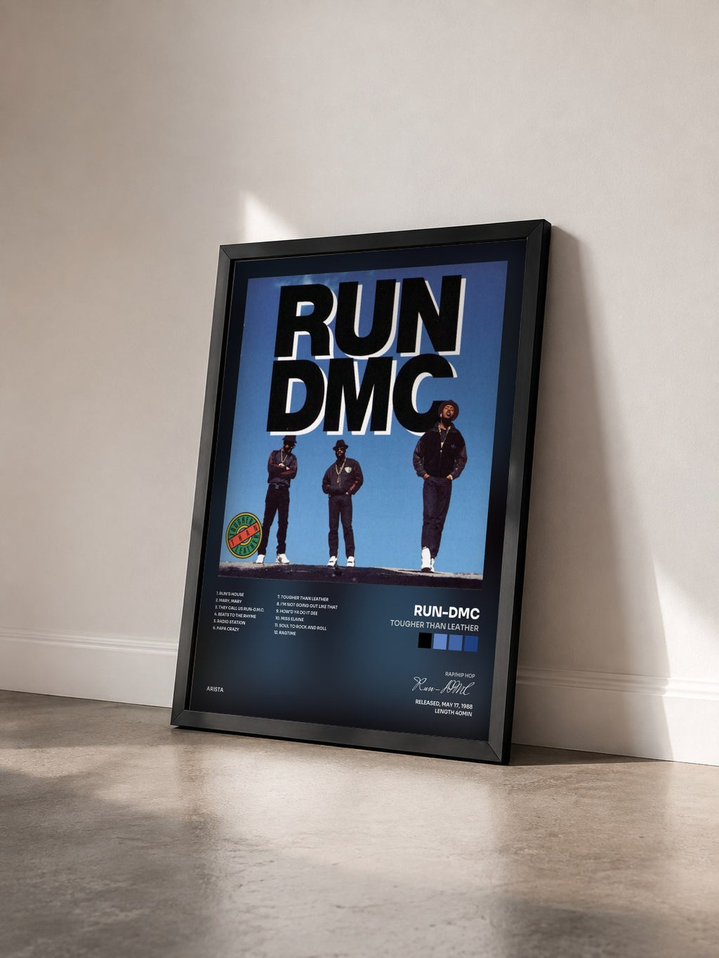 #noir Tableau de l'album Tougher Than Leather de Run-DMC vu de trois quarts, cadre noir