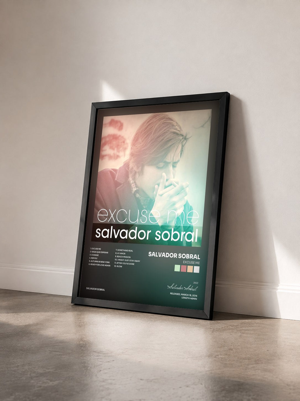 #noir Tableau de l'album Excuse Me de Salvador Sobral vu de trois quarts, cadre noir