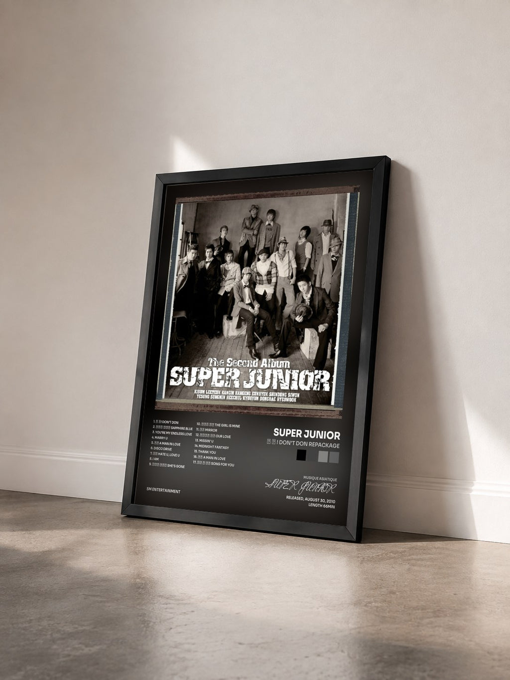 #noir Tableau de l'album 돈 돈 ! Don't Don Repackage de SUPER JUNIOR vu de trois quarts, cadre noir