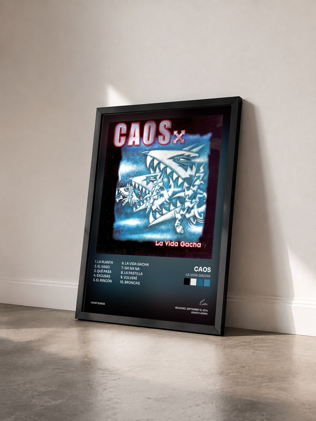 #noir Tableau de l'album La Vida Gacha de Caos vu de trois quarts, cadre noir