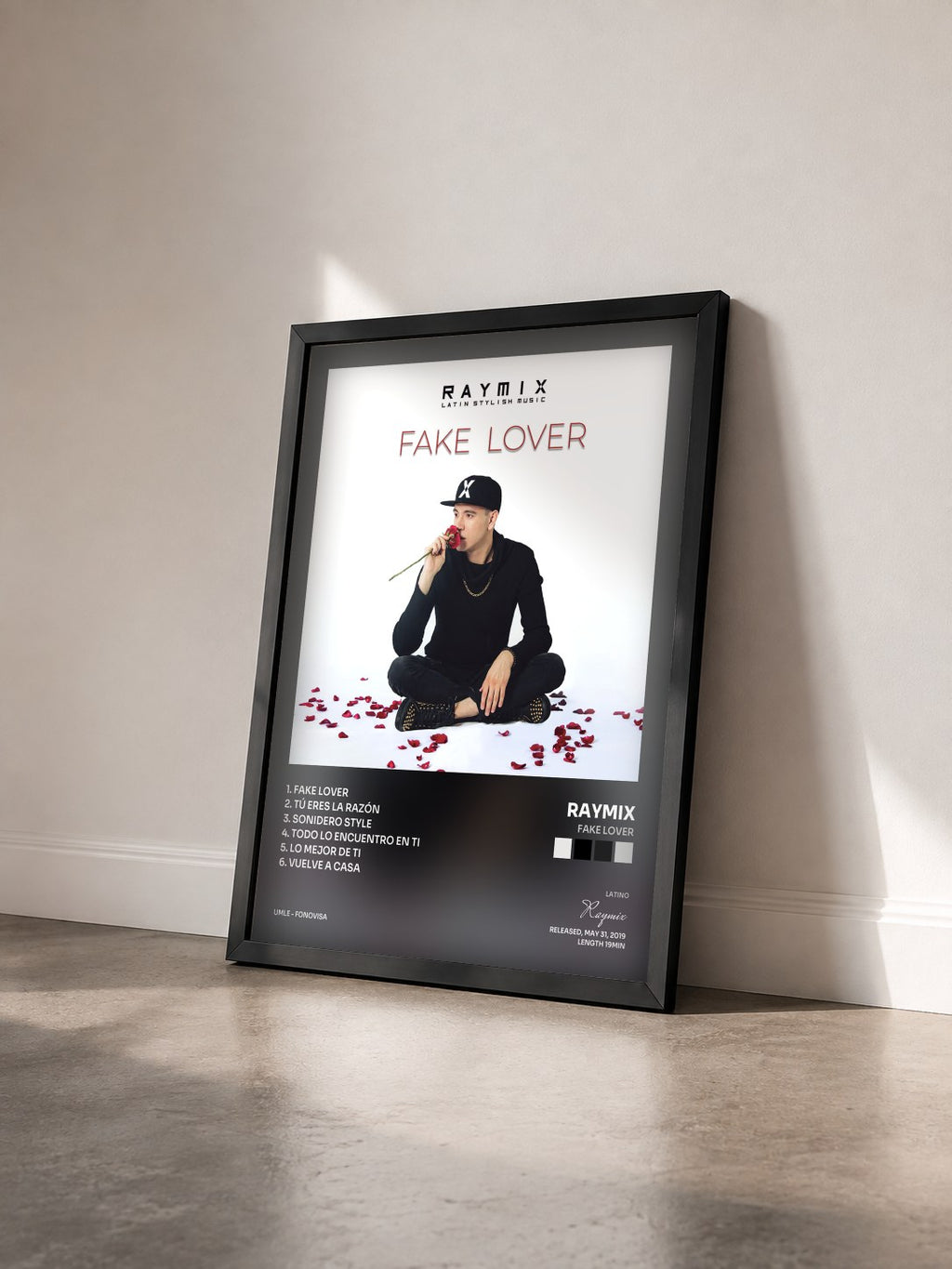 #noir Tableau de l'album Fake Lover de Raymix vu de trois quarts, cadre noir