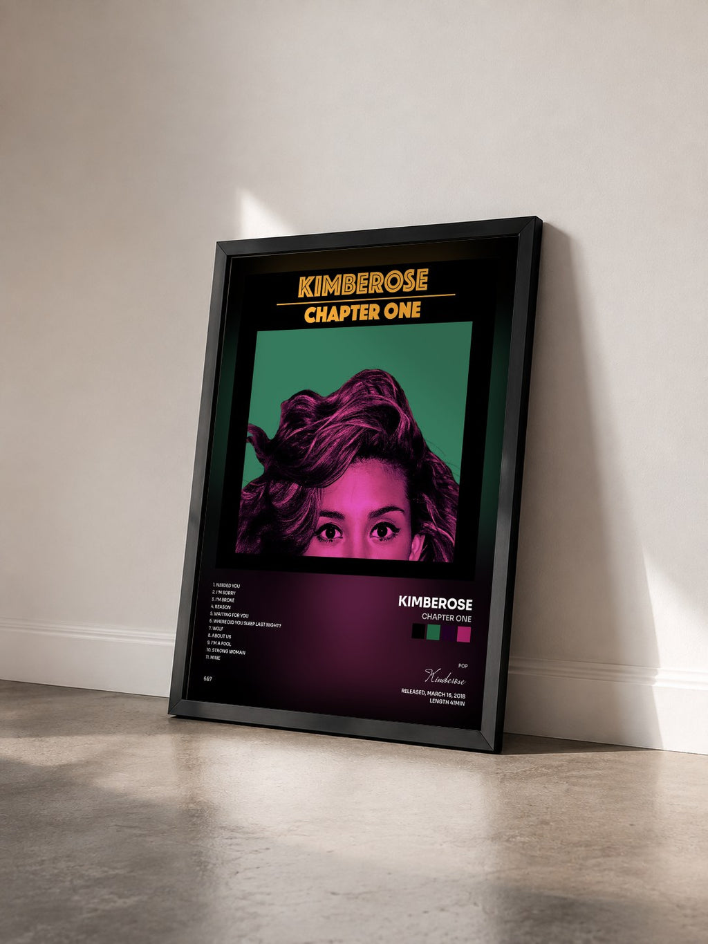 #noir Tableau de l'album Chapter One de Kimberose vu de trois quarts, cadre noir