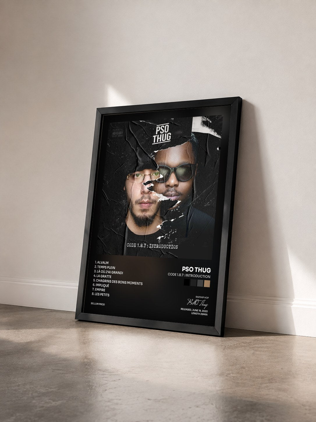 #noir Tableau de l'album Code 1.8.7 : Introduction de PSO Thug vu de trois quarts, cadre noir