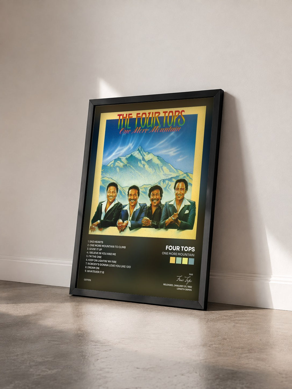 #noir Tableau de l'album One More Mountain de Four Tops vu de trois quarts, cadre noir