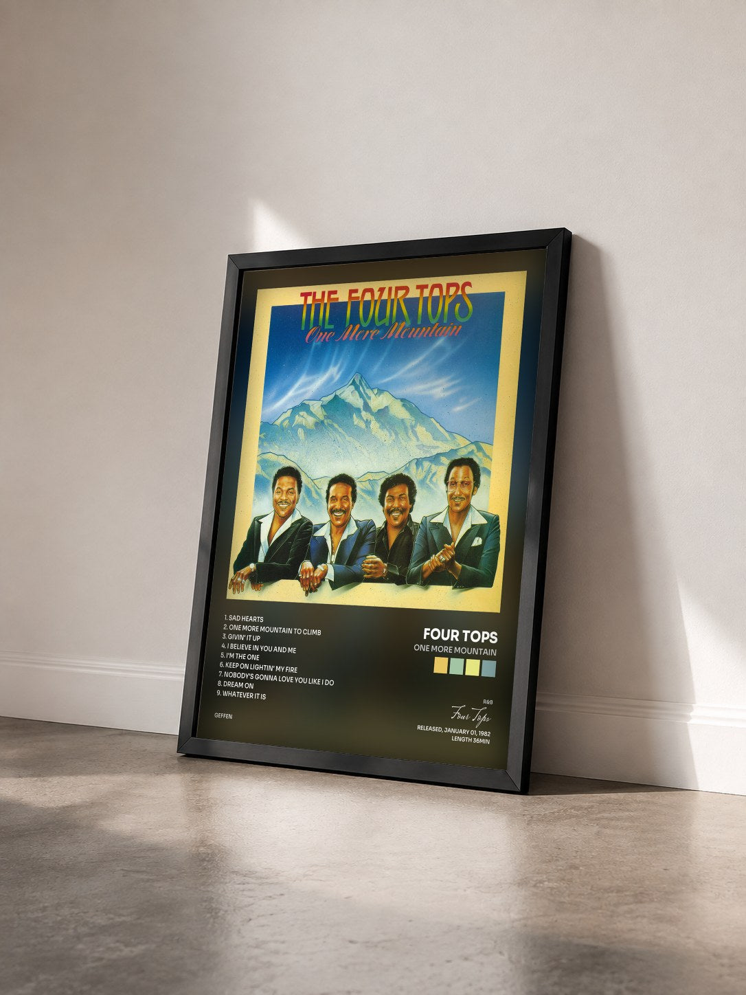 #noir Tableau de l'album One More Mountain de Four Tops vu de trois quarts, cadre noir