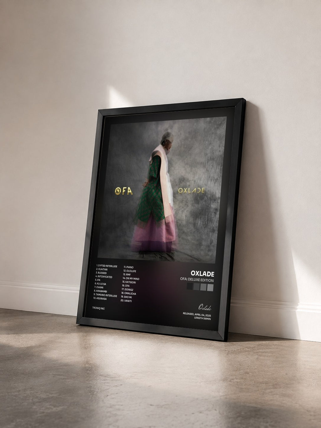 #noir Tableau de l'album OFA: Deluxe Edition de Oxlade vu de trois quarts, cadre noir