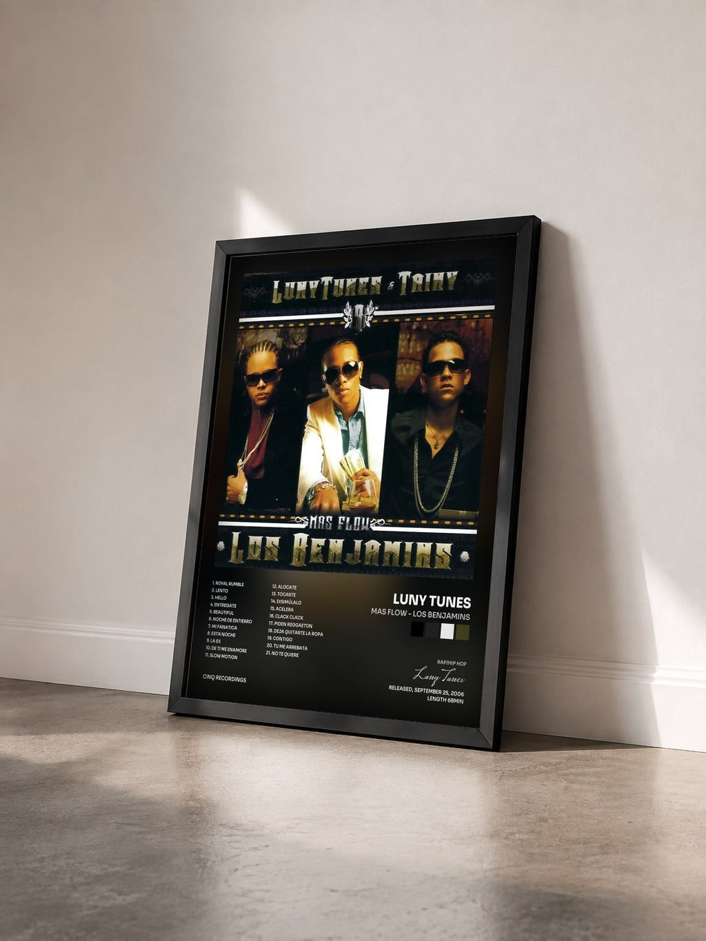 #noir Tableau de l'album Mas Flow - Los Benjamins de Luny Tunes vu de trois quarts, cadre noir