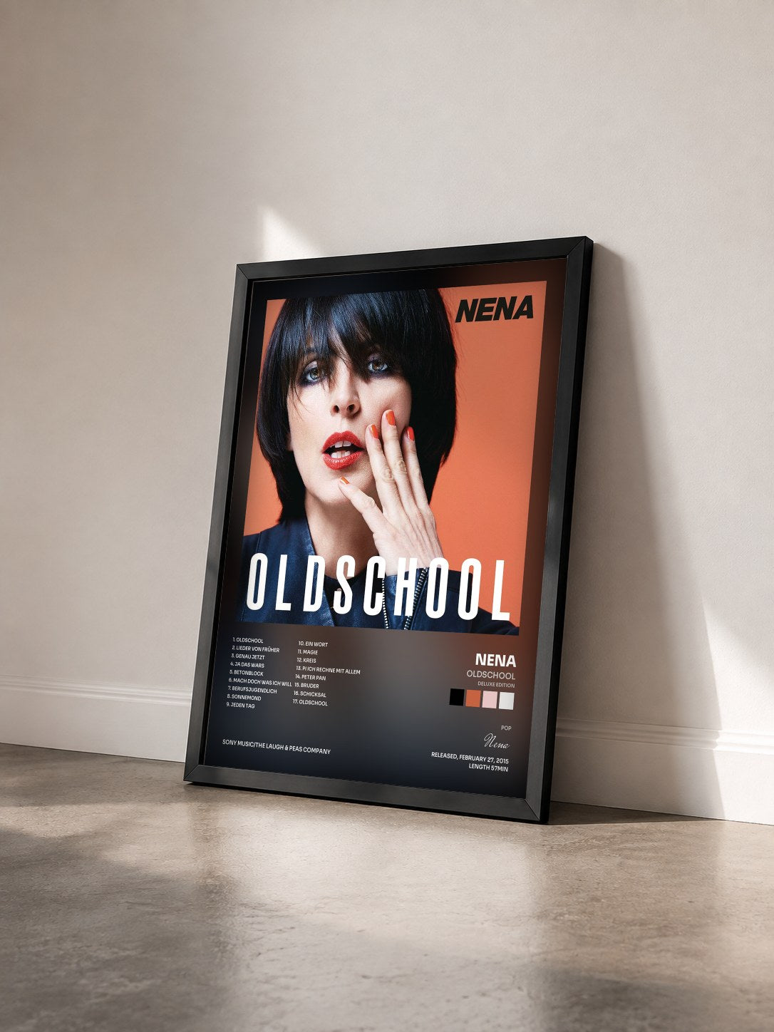#noir Tableau de l'album Oldschool (Deluxe Edition) de Nena vu de trois quarts, cadre noir