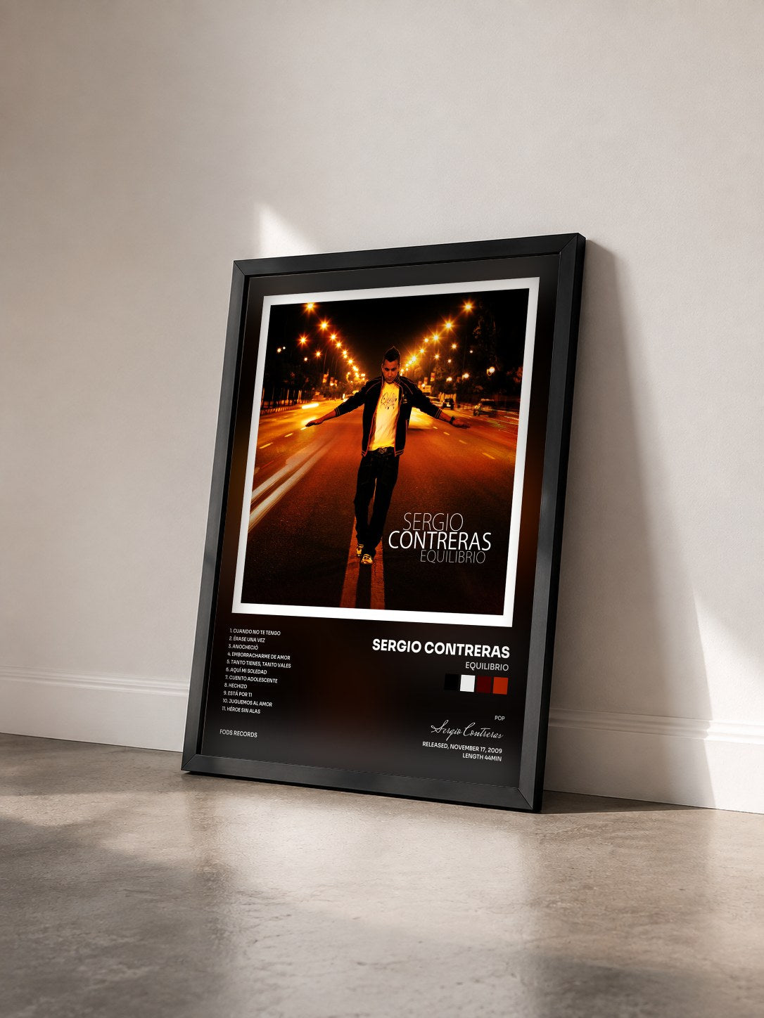 #noir Tableau de l'album Equilibrio de Sergio Contreras vu de trois quarts, cadre noir