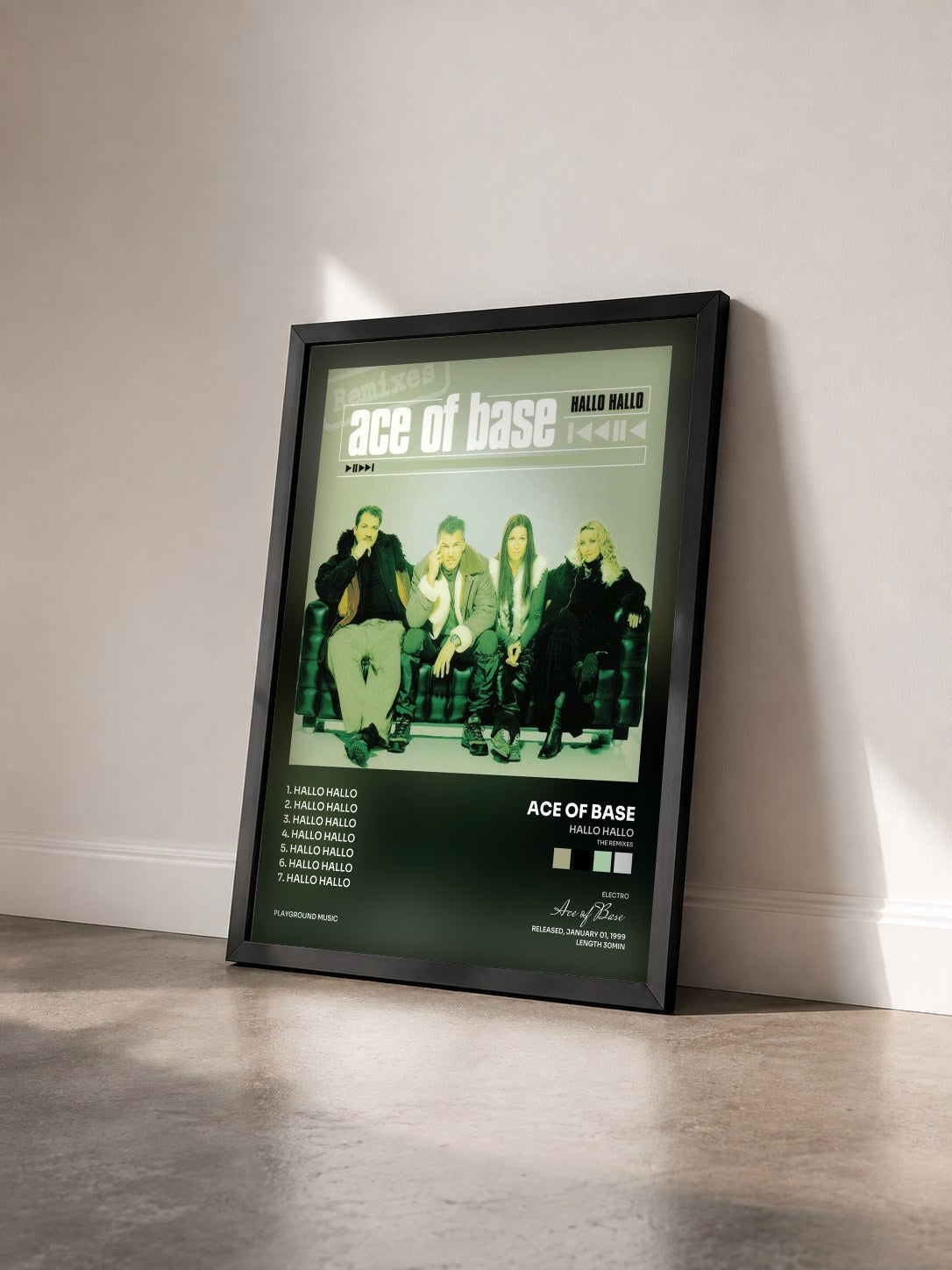 #noir Tableau de l'album Hallo Hallo (The Remixes) de Ace of Base vu de trois quarts, cadre noir