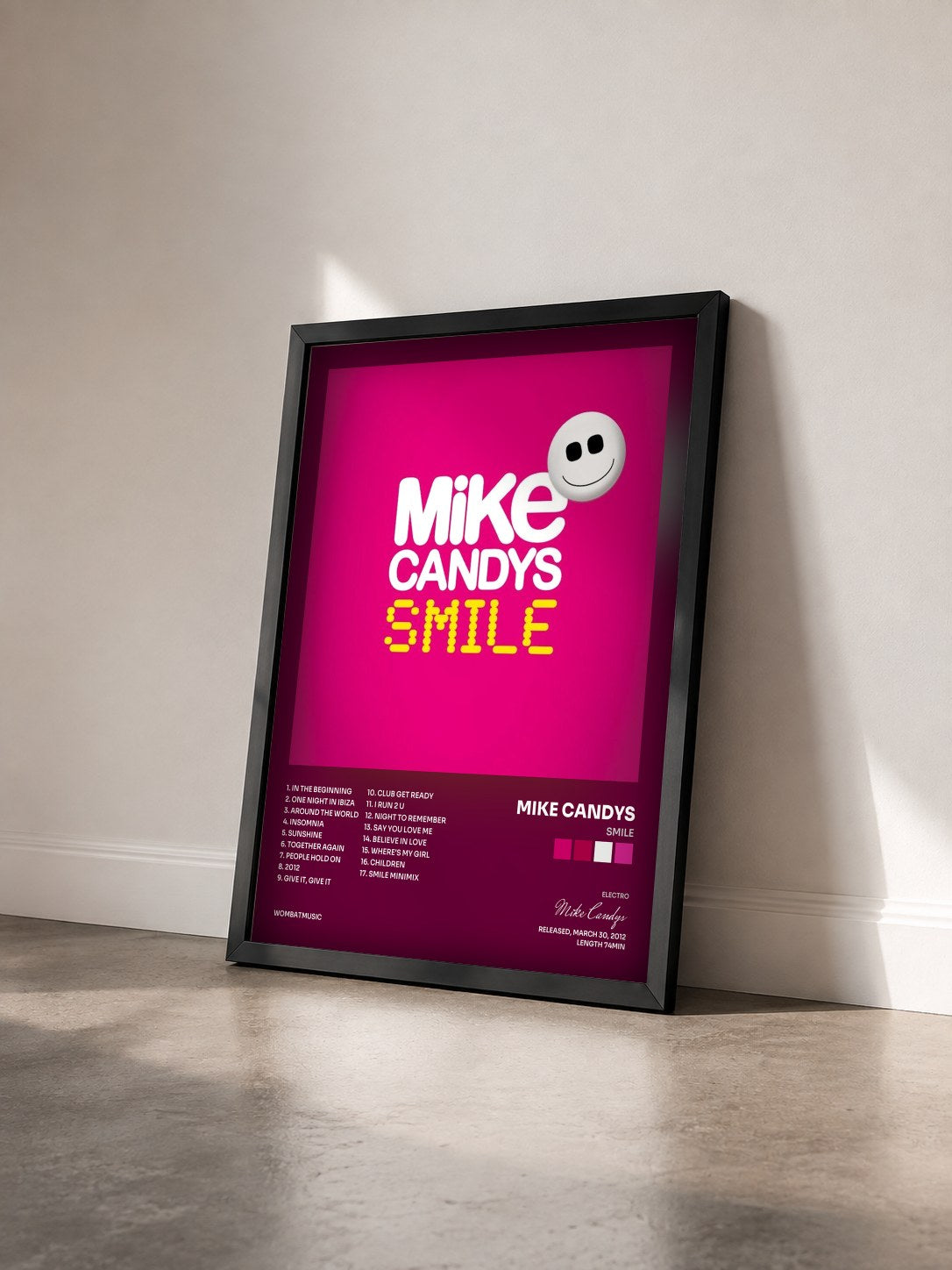 #noir Tableau de l'album Smile de Mike Candys vu de trois quarts, cadre noir