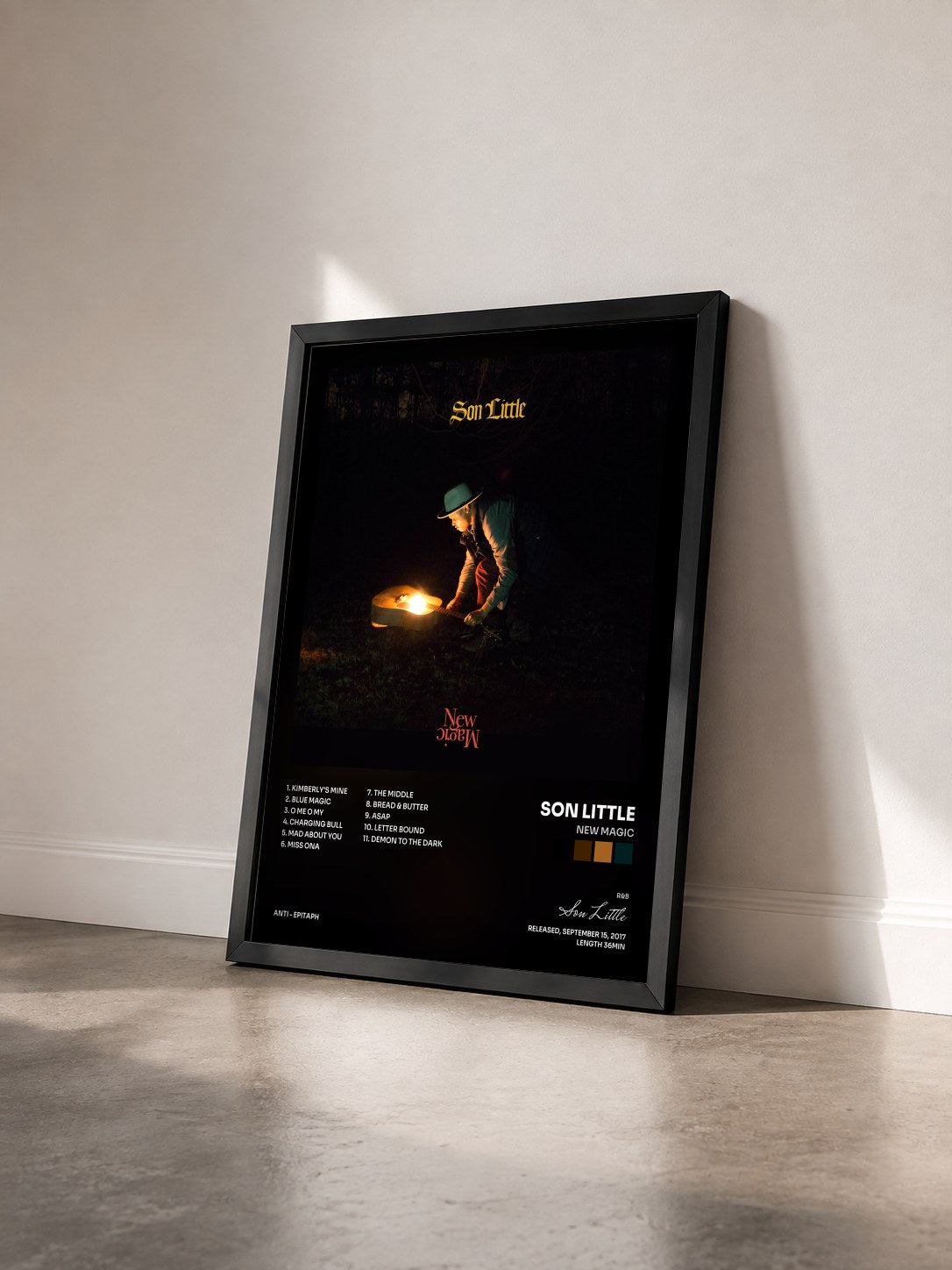 #noir Tableau de l'album New Magic de Son Little vu de trois quarts, cadre noir