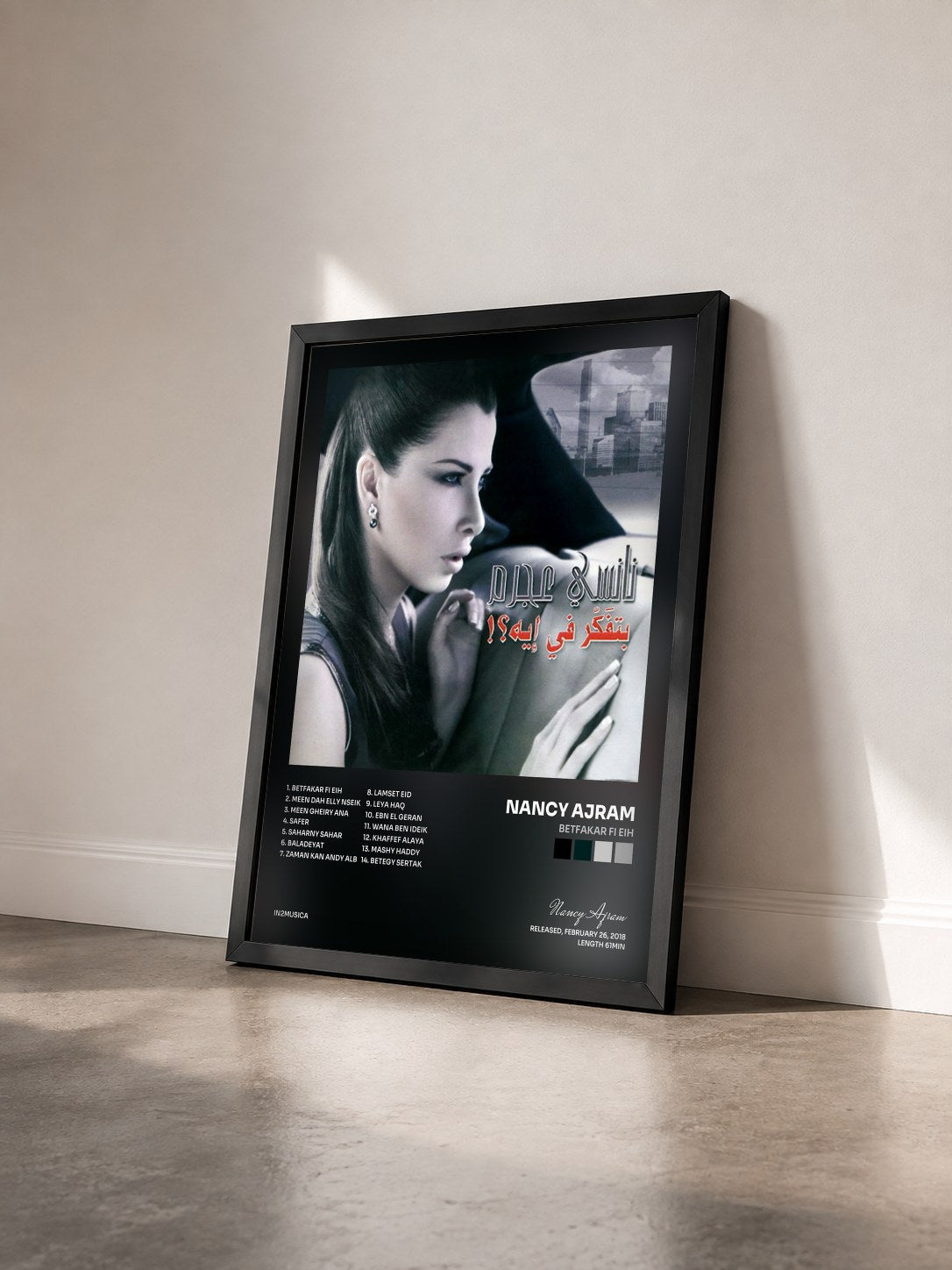 #noir Tableau de l'album Betfakar Fi Eih de Nancy Ajram vu de trois quarts, cadre noir