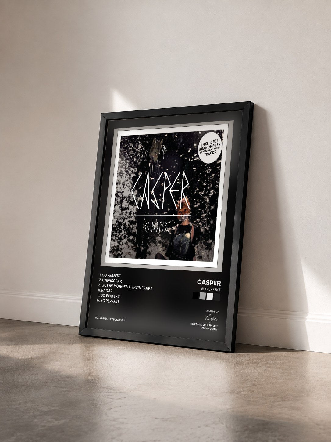 #noir Tableau de l'album So Perfekt de Casper vu de trois quarts, cadre noir