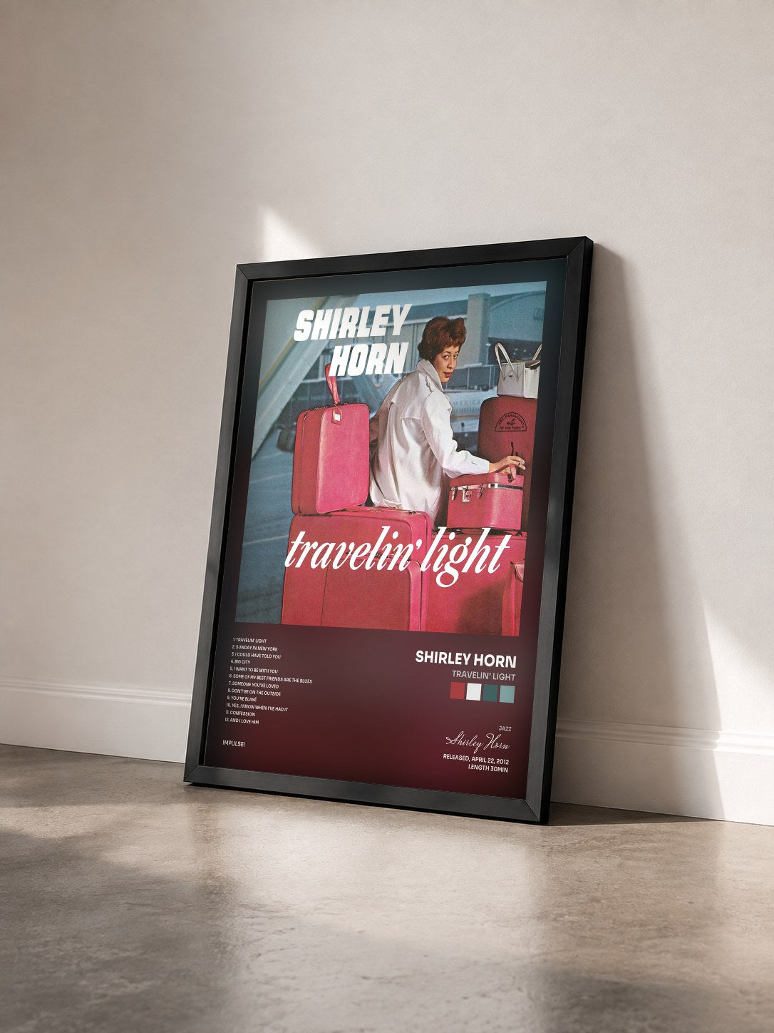 #noir Tableau de l'album Travelin' Light de Shirley Horn vu de trois quarts, cadre noir