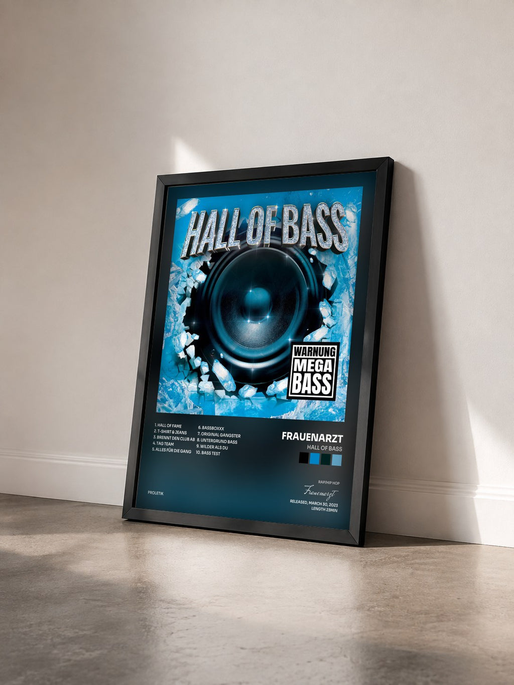 #noir Hall of Bass di Frauenarzt in stampa incorniciata vista di tre quarti, cornice nera