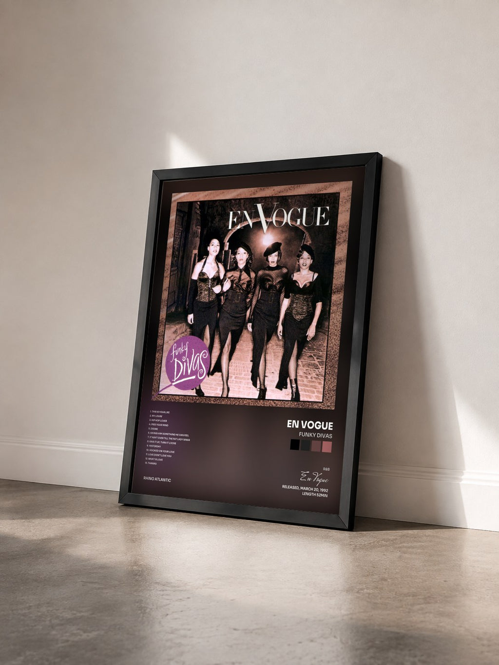 #noir Tableau de l'album Funky Divas de En Vogue vu de trois quarts, cadre noir