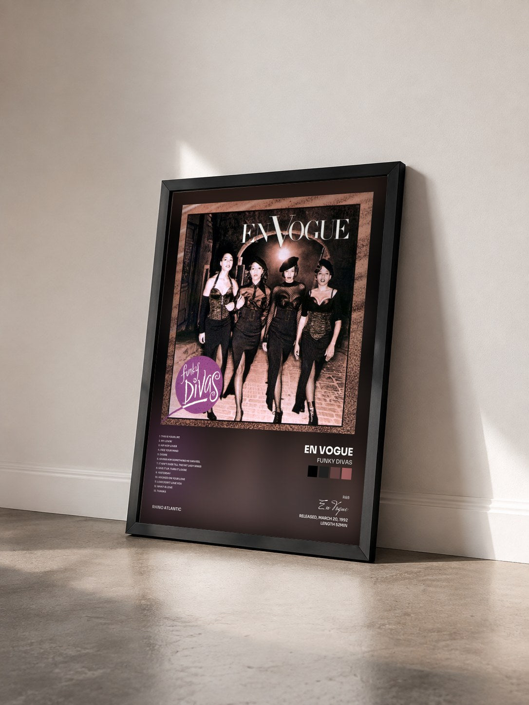 #noir Tableau de l'album Funky Divas de En Vogue vu de trois quarts, cadre noir