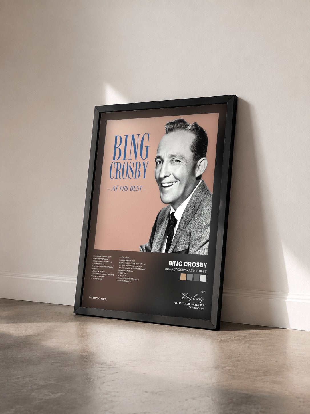 #noir Tableau de l'album Bing Crosby - At His Best de Bing Crosby vu de trois quarts, cadre noir
