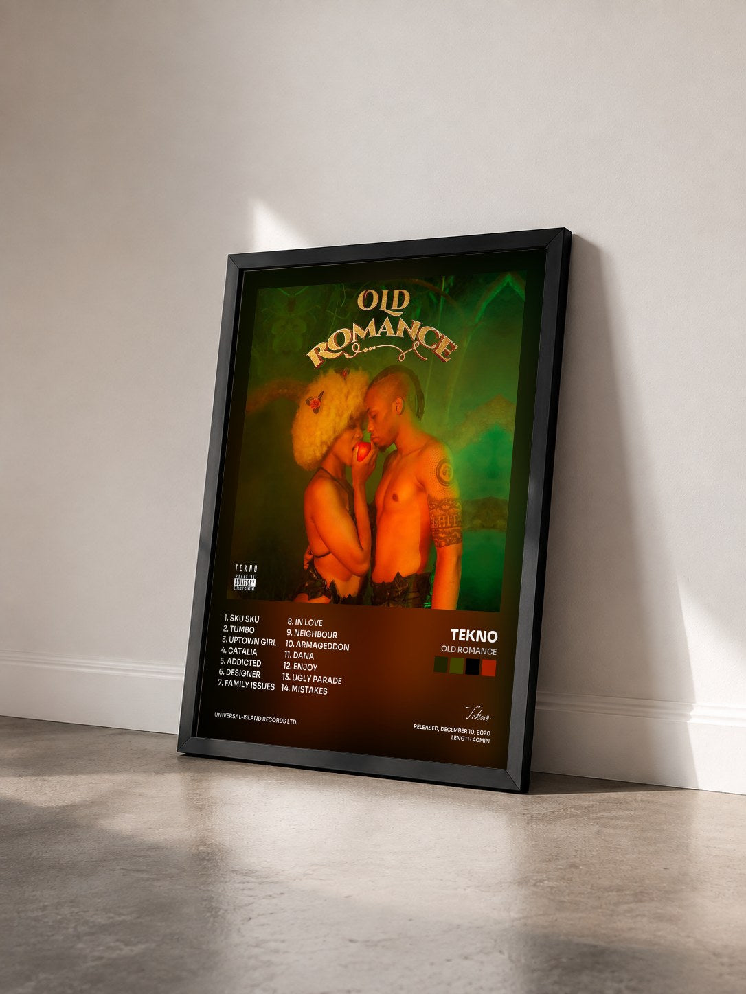 #noir Tableau de l'album Old Romance de Tekno vu de trois quarts, cadre noir