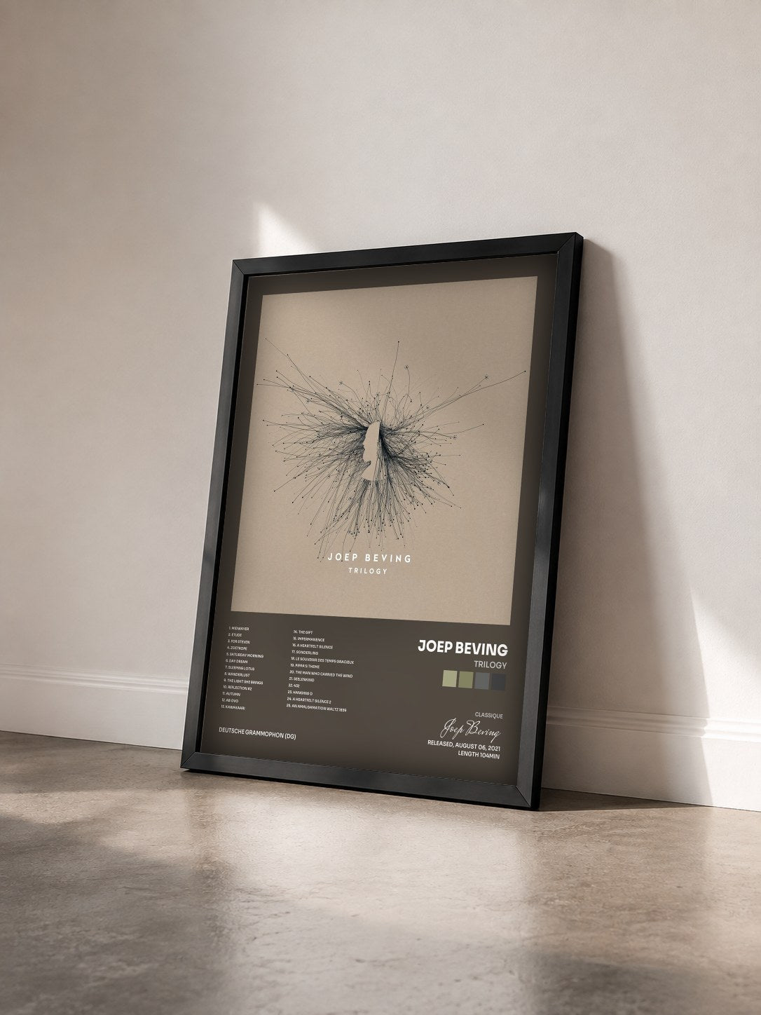 #noir Tableau de l'album Trilogy de Joep Beving vu de trois quarts, cadre noir