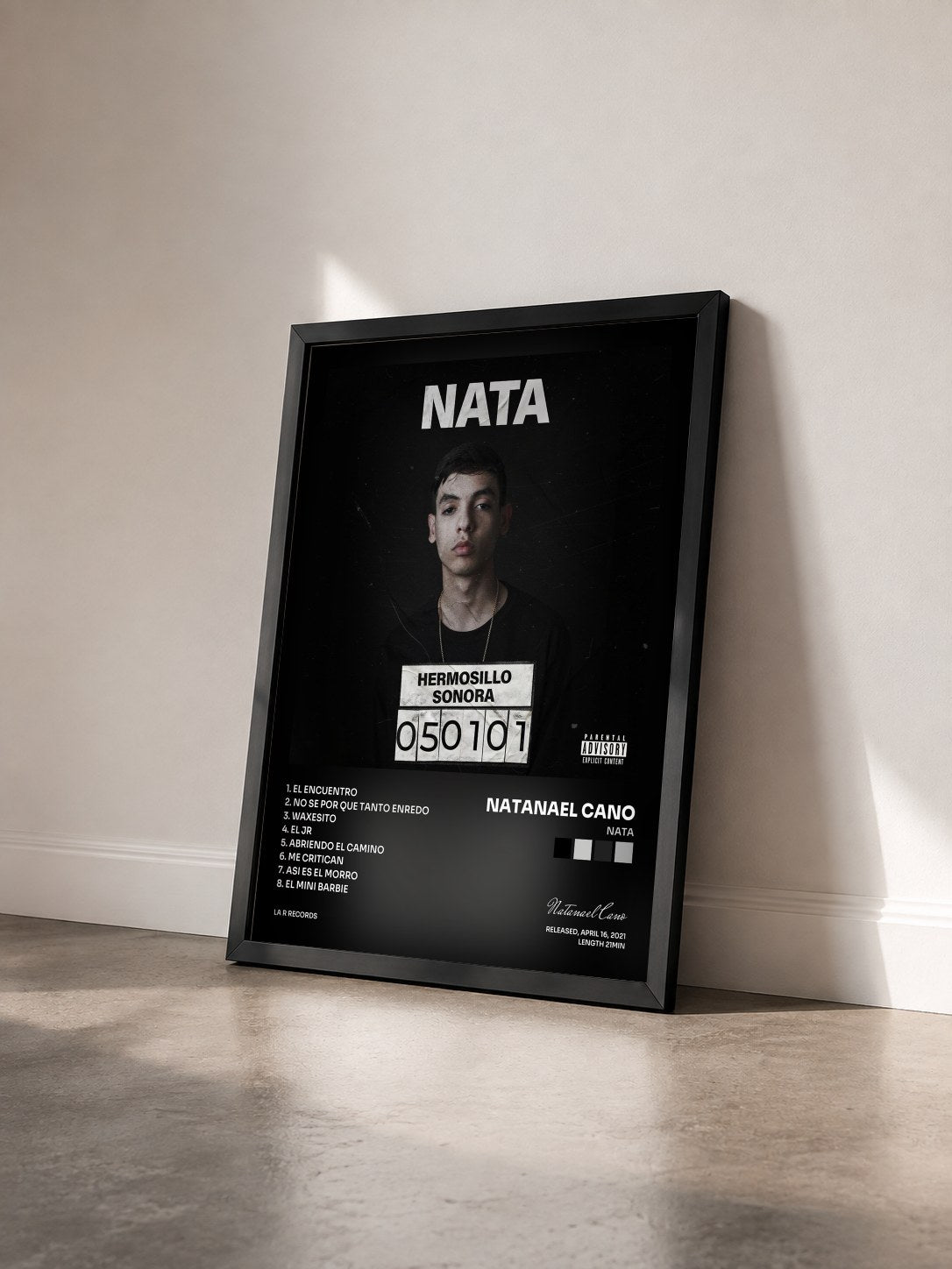 #noir Tableau de l'album Nata de Natanael Cano vu de trois quarts, cadre noir