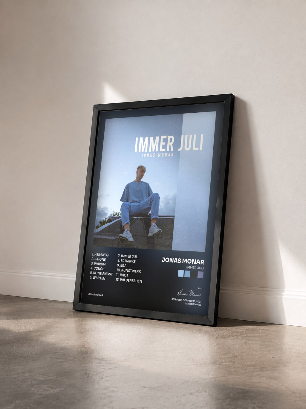 #noir Tableau de l'album Immer Juli de Jonas Monar vu de trois quarts, cadre noir