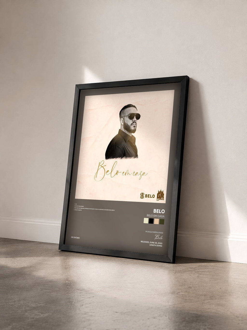 #noir Tableau de l'album Belo em Casa de Belo vu de trois quarts, cadre noir
