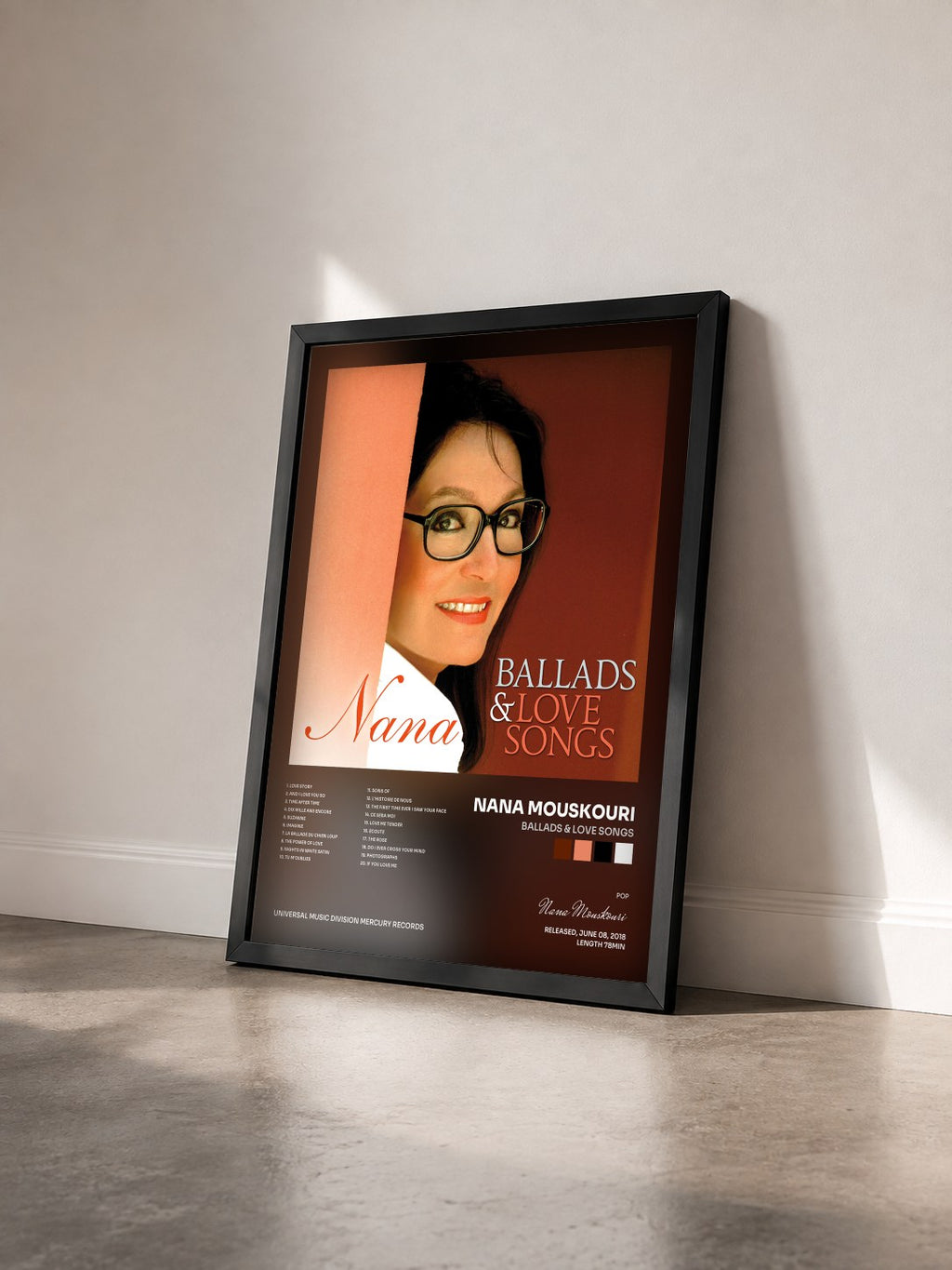 #noir Tableau de l'album Ballads & Love Songs de Nana Mouskouri vu de trois quarts, cadre noir